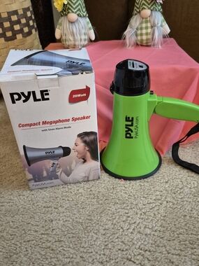 Compact Megaphone Speaker - Green USED 1X